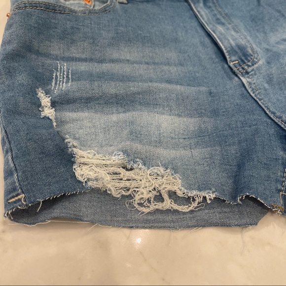 Amazon distressed cut off Jean shorts - Picture 3 of 13